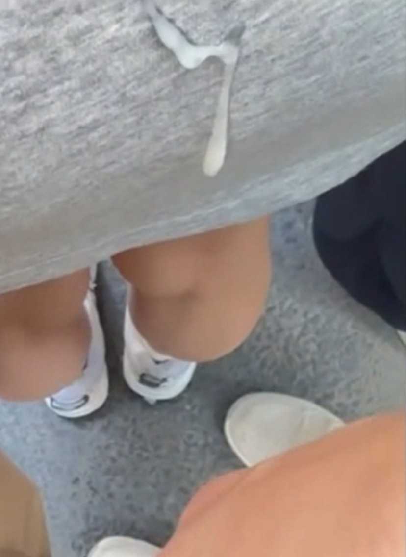 Cumming in short skirt girl