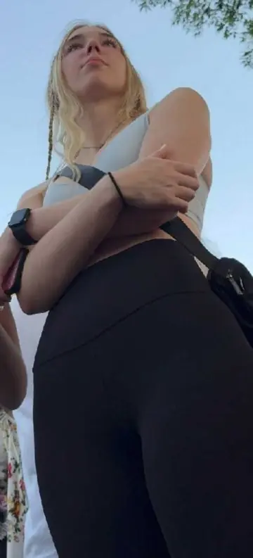 Hot Teen Creepshot In Leggings