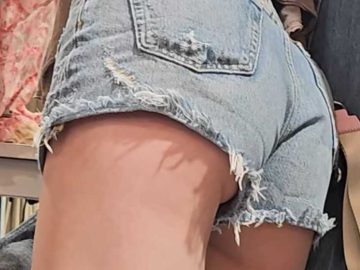 Skinny Body Sexy Teen Creepshot In Shorts